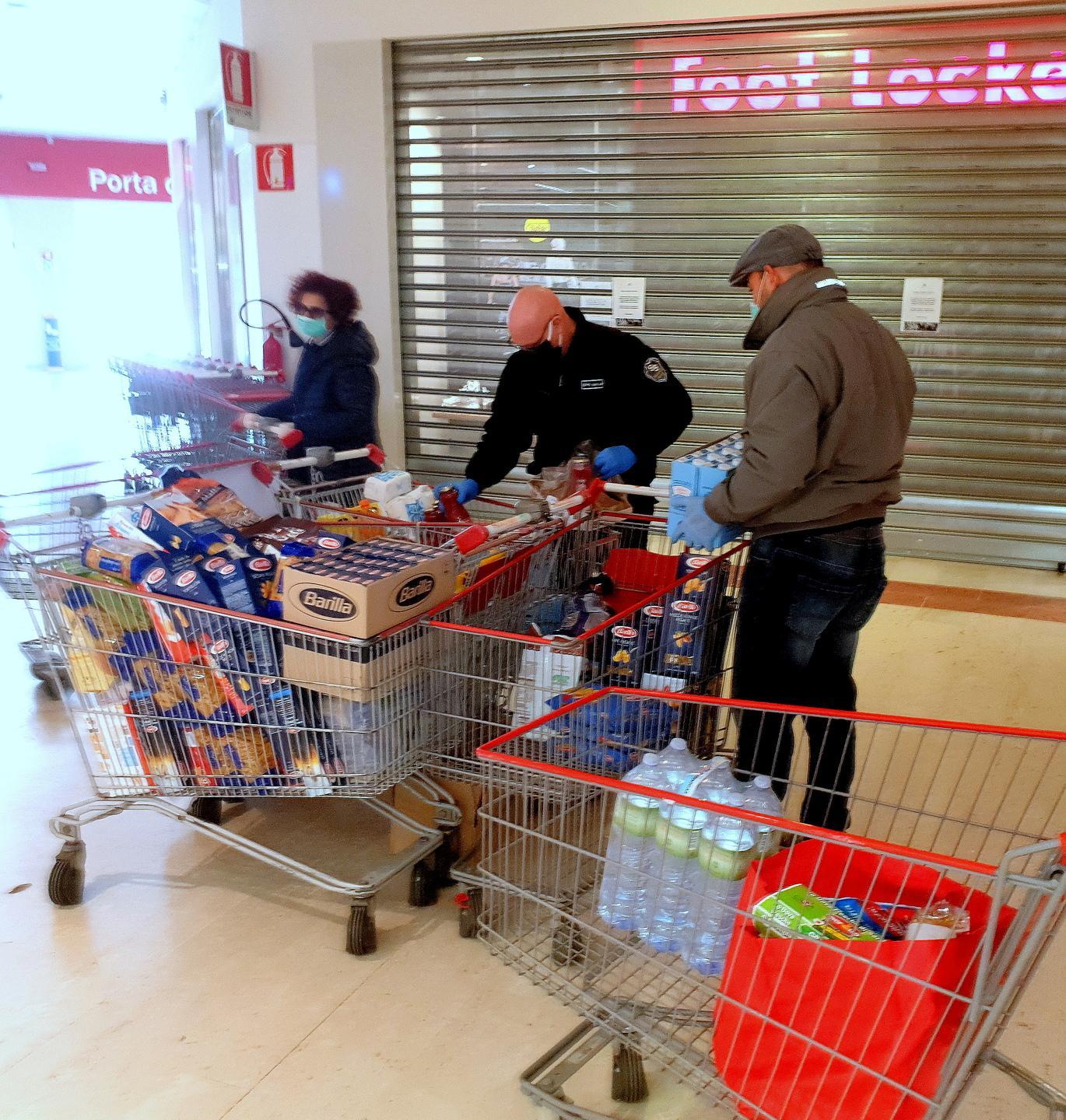 Spesa solidale per aiutare gli ultimi