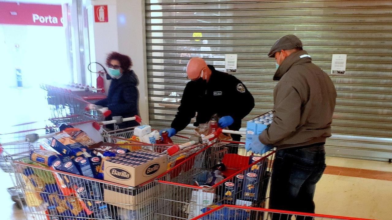 Spesa solidale per aiutare gli ultimi