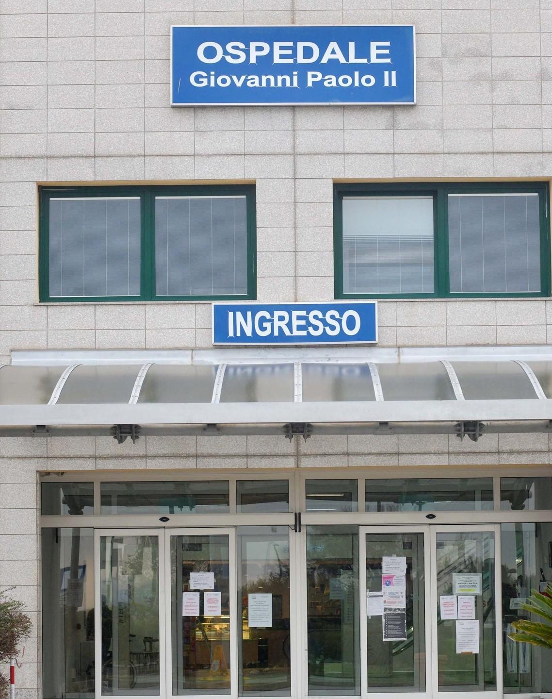 Due medici positivi, ospedale resta aperto