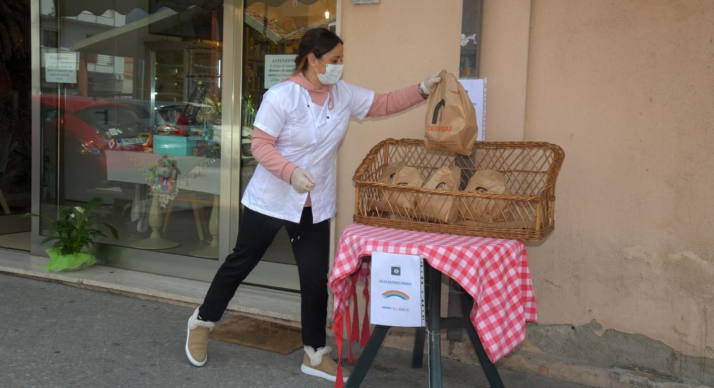 Coronavirus, a Olbia il pane solidale di Gianna: «Chi ha bisogno prenda» 