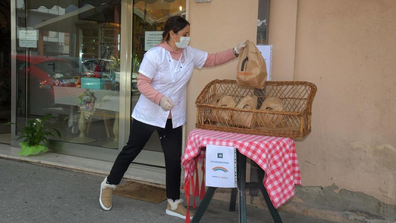 Coronavirus, a Olbia il pane solidale di Gianna: «Chi ha bisogno prenda» 