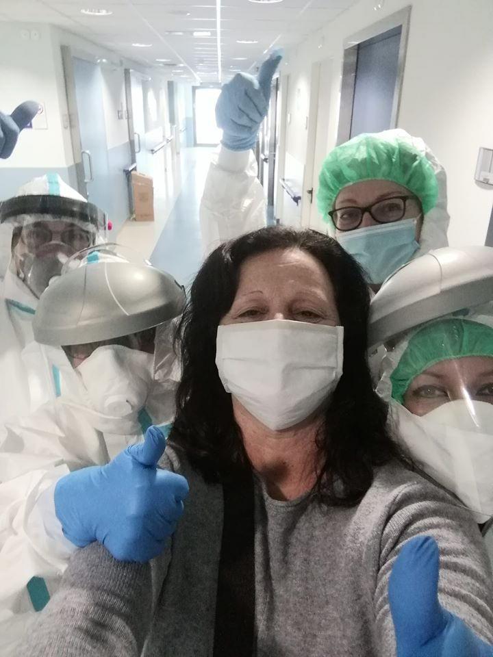 L’infermiera del San Luca: «I pazienti ci prendono la mano e si aggrappano ai nostri sguardi» 