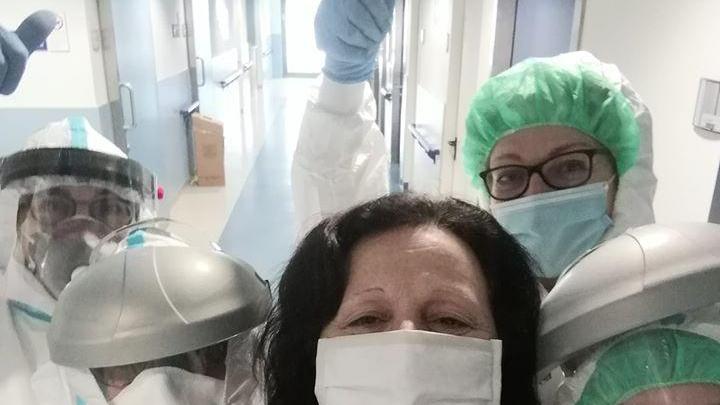 L’infermiera del San Luca: «I pazienti ci prendono la mano e si aggrappano ai nostri sguardi»