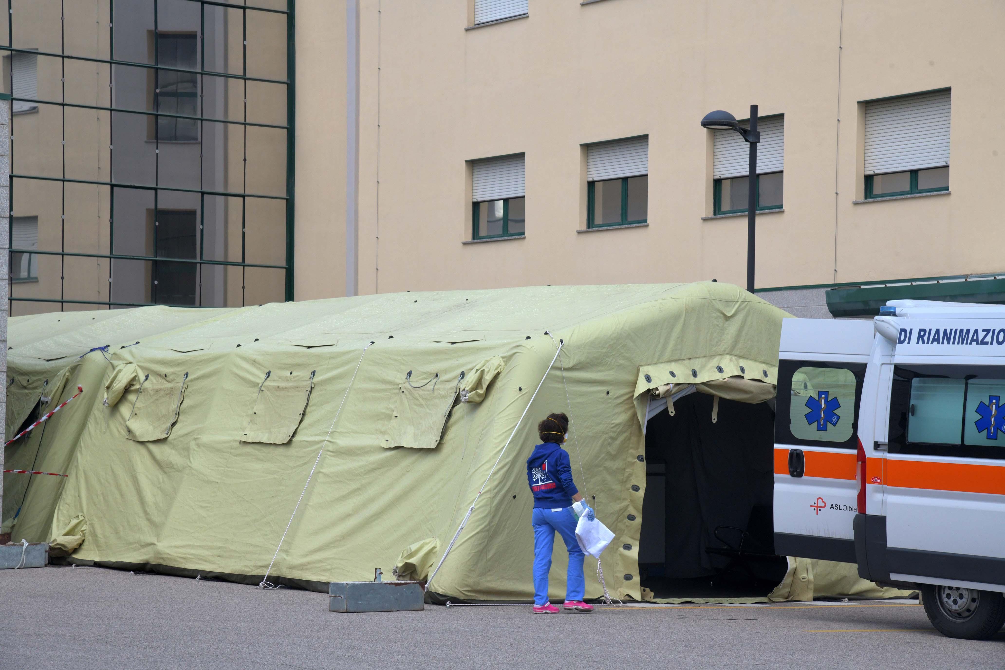 Coronavirus, 33 nuovi casi e 2 decessi: in Sardegna 907 contagi e 43 vittime in totale 