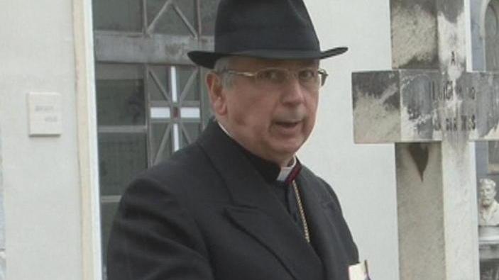 In venti alla messa, il vescovo: «La chiesa è grande e non c’erano assembramenti»