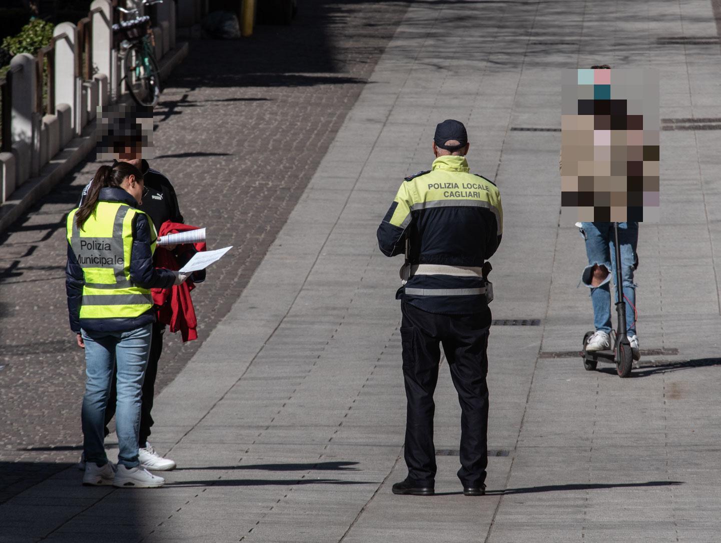 I controlli della polizia municipale a Cagliari, immagine di repertorio