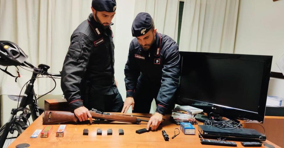 Preso ladro d’appartamento si era nascosto sotto il letto 