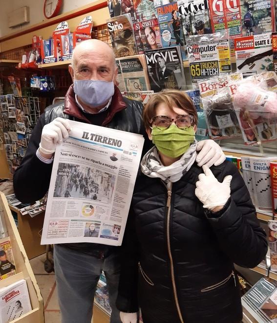 L’edicola che porta il giornale a casa e regala mascherine 