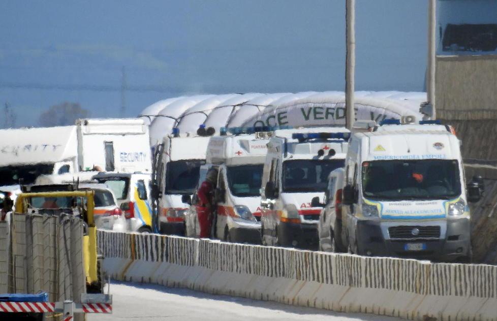 Altri due marittimi trasferiti negli ospedali uno in condizioni serie 