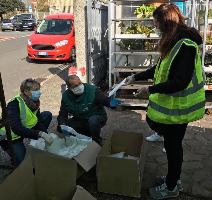 Mascherine dai soci Pro Loco cucite e distribuite alla gente