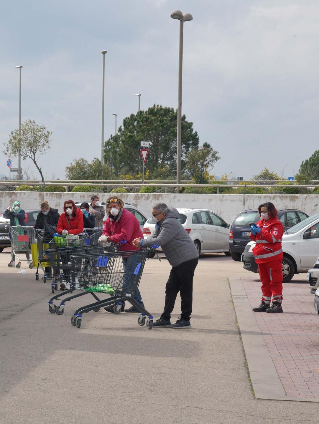 «Costa troppo fare la spesa in paese» 