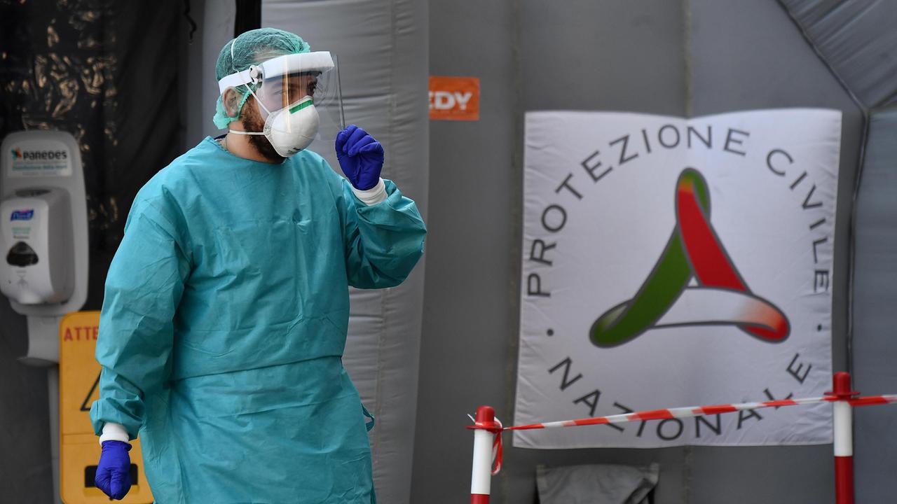 Coronavirus, in Sardegna ecco un milione e 700mila mascherine: primi a riceverle gli operatori sanitari 