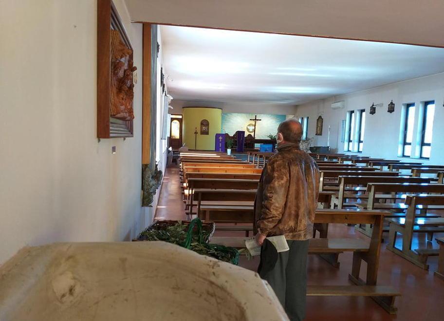 Messe celebrate sui social Chiese aperte, ma deserte 