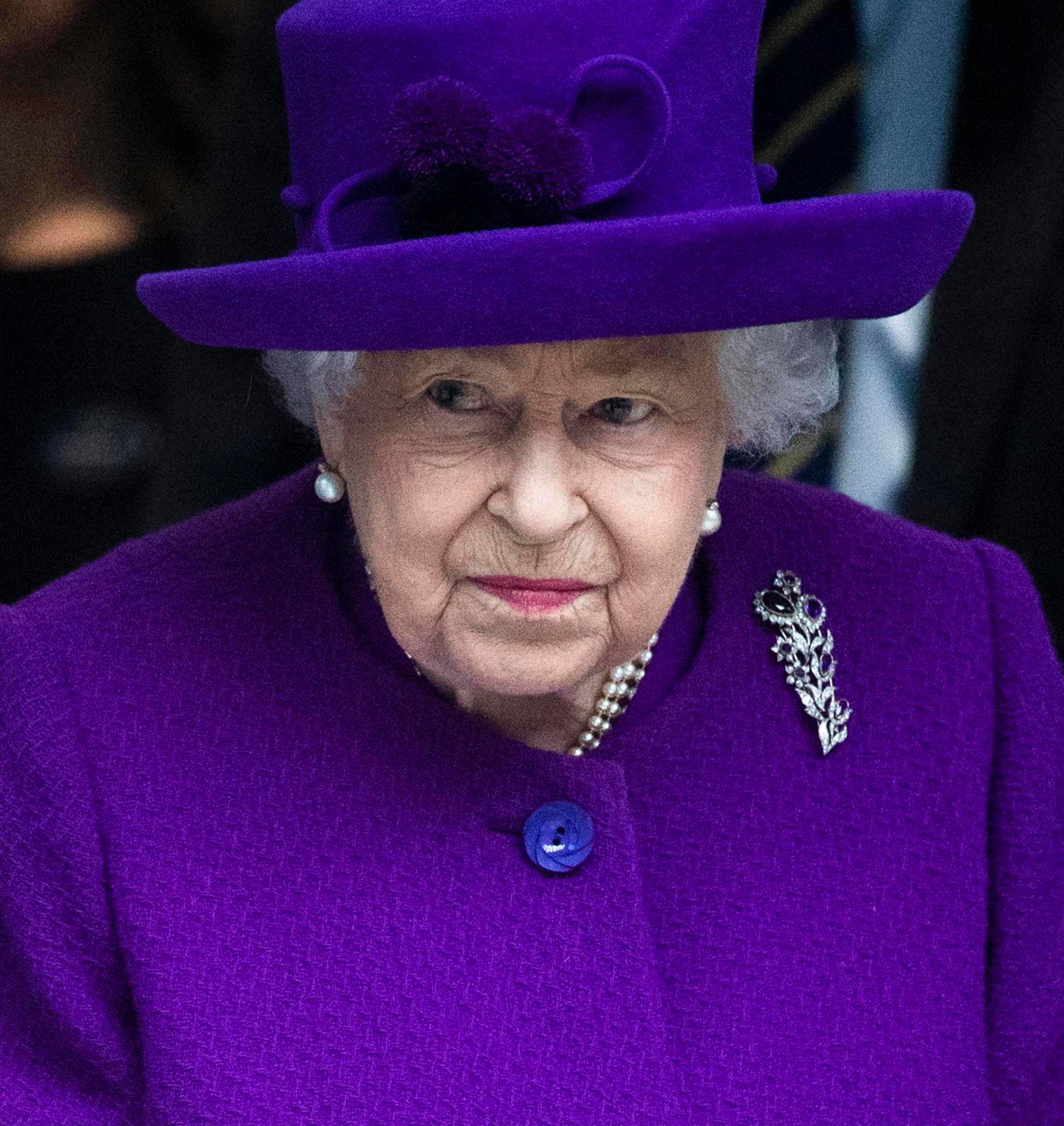 Appello della regina Elisabetta E Johnson finisce in ospedale