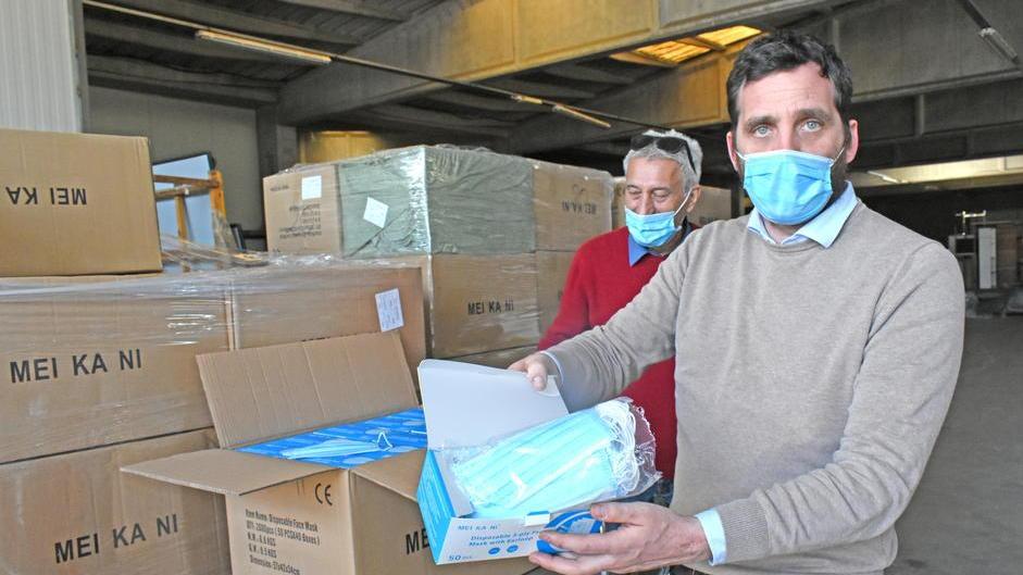 Mascherine in Toscana, i consigli di tre esperti: come si usano, da cosa proteggono e quando non servono