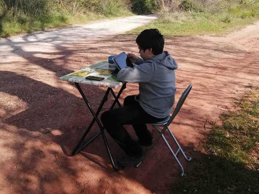 Giulio Giovannini e il suo banco in campagna