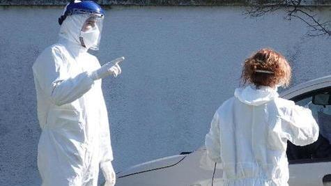 Versilia, altre tre anziane vittime del virus mentre i contagi rallentano