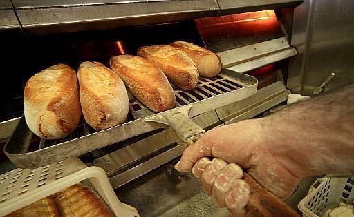Costo della farina a +10%, allarme tra i panificatori: «No alle speculazioni» 
