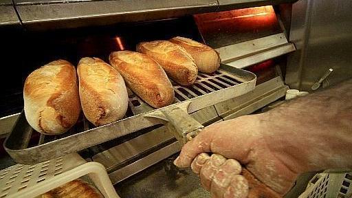 Costo della farina a +10%, allarme tra i panificatori: «No alle speculazioni»