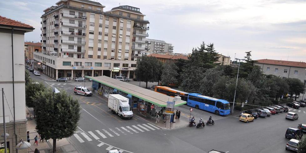 Coronavirus, il sindaco di Cecina: «Bus urbani, corse da sospendere» 