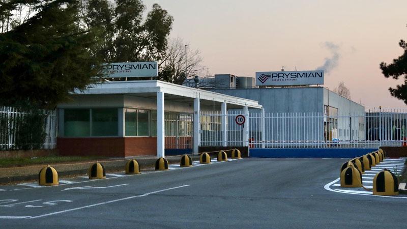 L’ingresso dello stabilimento Prysmian: nella zona del Picchianti dà lavoro a un centinaio di addetti (Foto Marzi)
