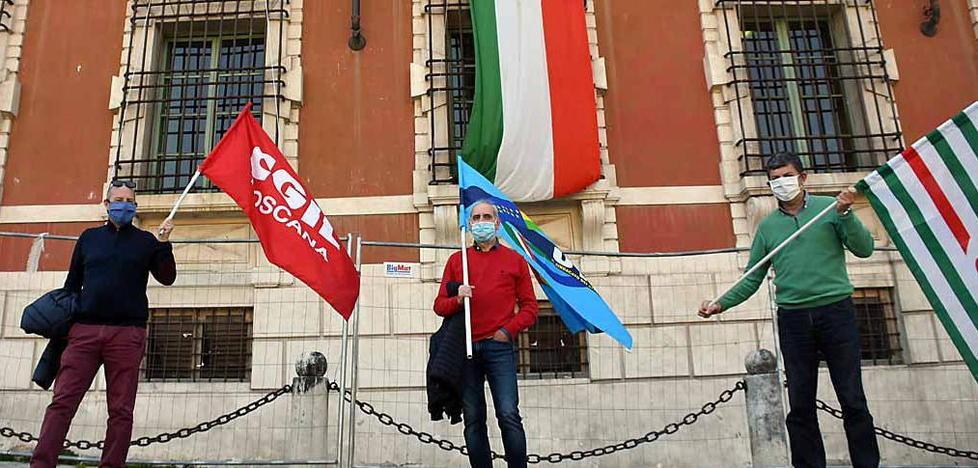 Da sinistra: Paolo Gozzani (Cgil), Moreno Guelfi (Uil) e Andrea Figaia (Cisl)