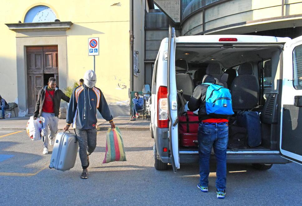 Un momento dei trasferimenti (Foto Gori)