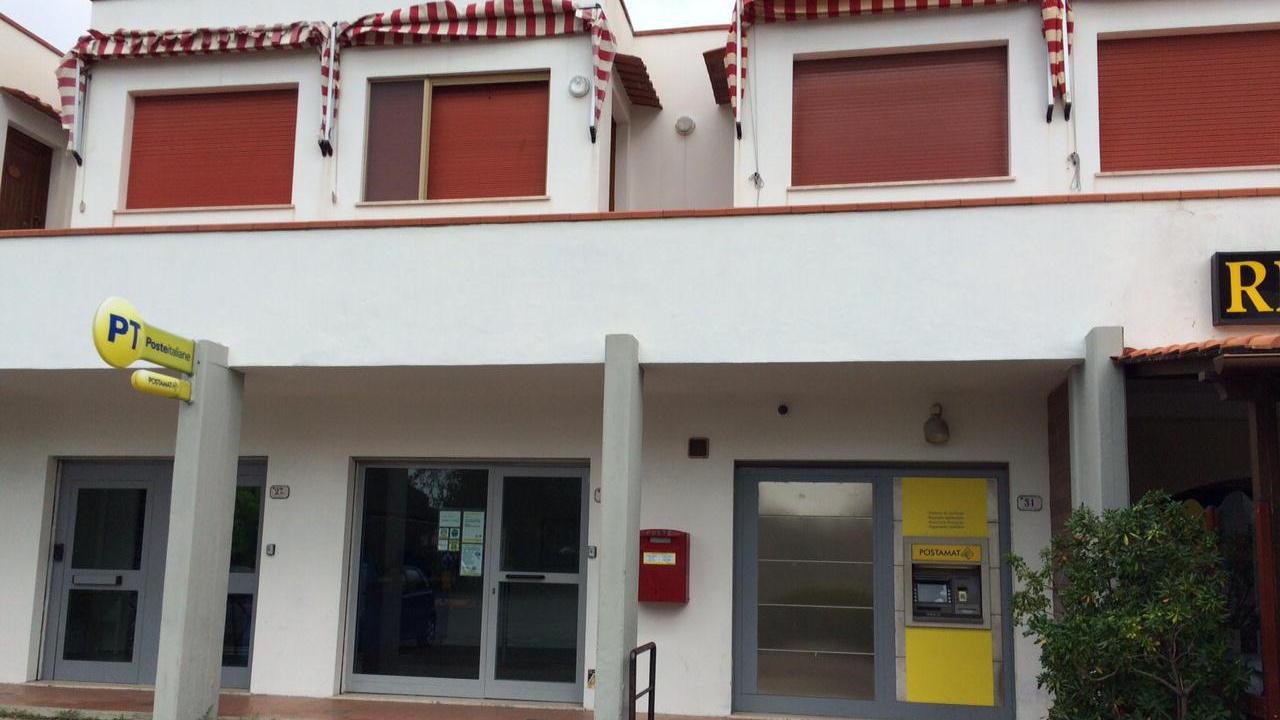 Coronavirus, i cittadini protestano per la chiusura degli uffici postali