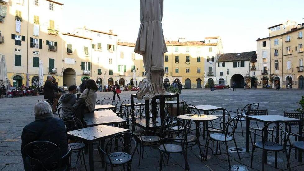 Togliere gli arredi dei locali, Confcommercio: grottesco