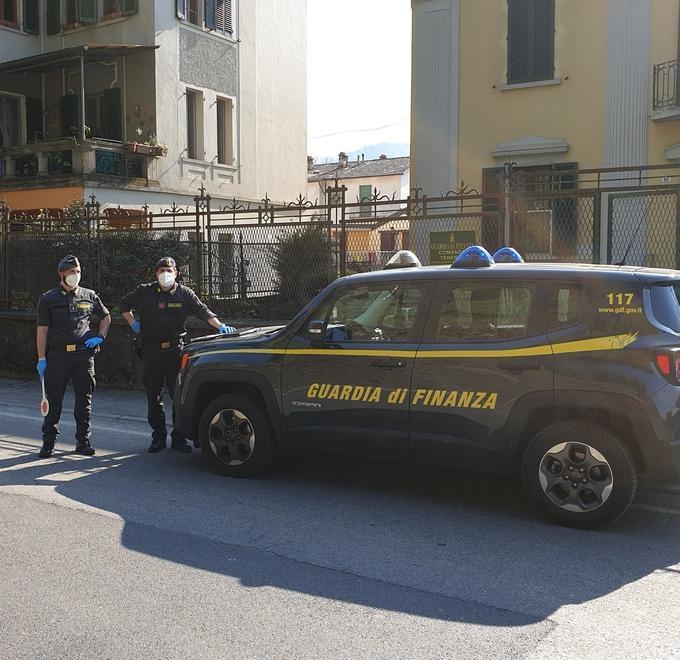 Sorpreso all’autolavaggio Su di giri scorrazza in moto 