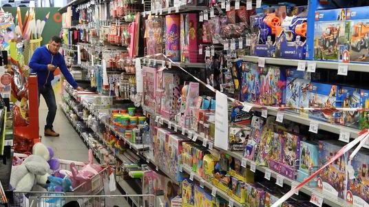 Penne, matite e quaderni vietati al supermercato