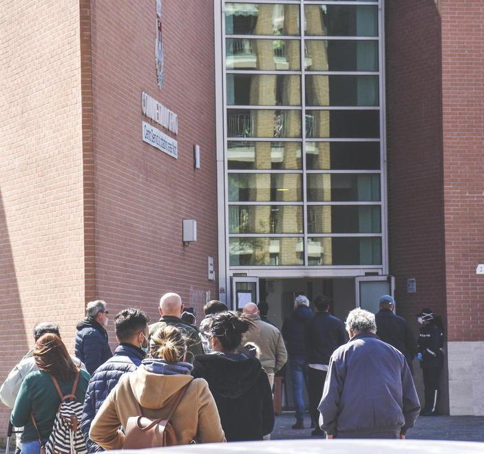 Va avanti il ritiro dei ticket Previsti aiuti per altre famiglie