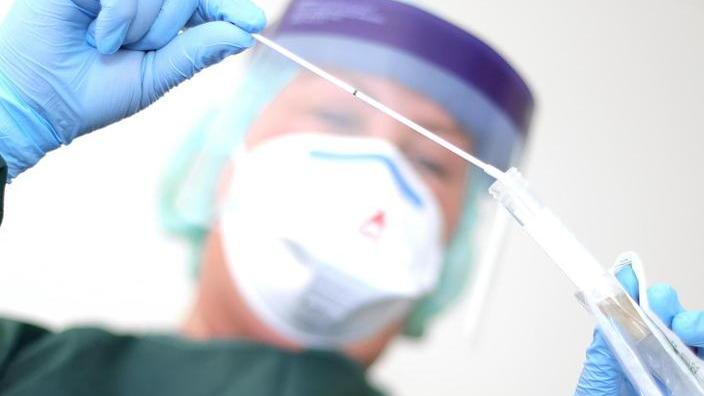 Arrivata ieri sera una fornitura di reagente per i tamponi