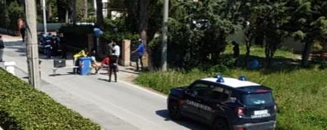 Migranti bloccano la strada, pretendono i buoni pasto