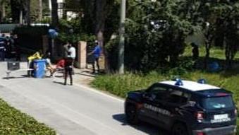 Migranti bloccano la strada, pretendono i buoni pasto