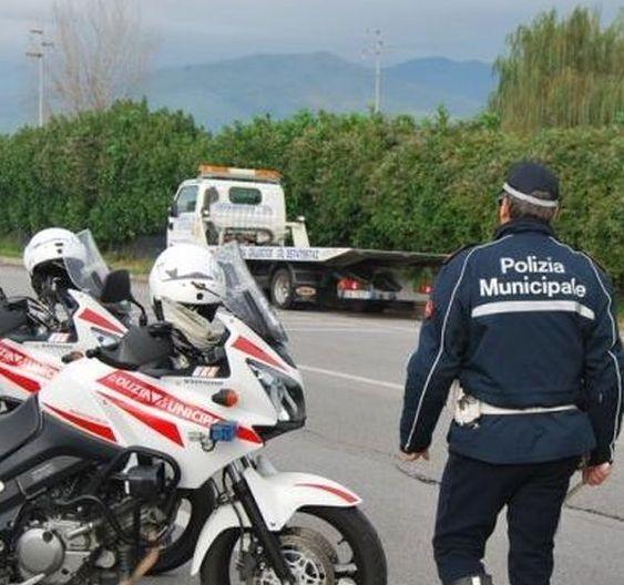 Lavare l’auto fuori Comune gli è costato 533 euro 