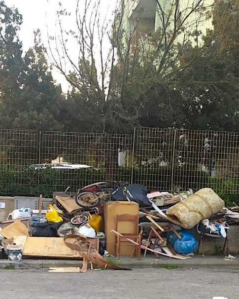 Discarica in via Liguria, i responsabili individuati dai vigili 