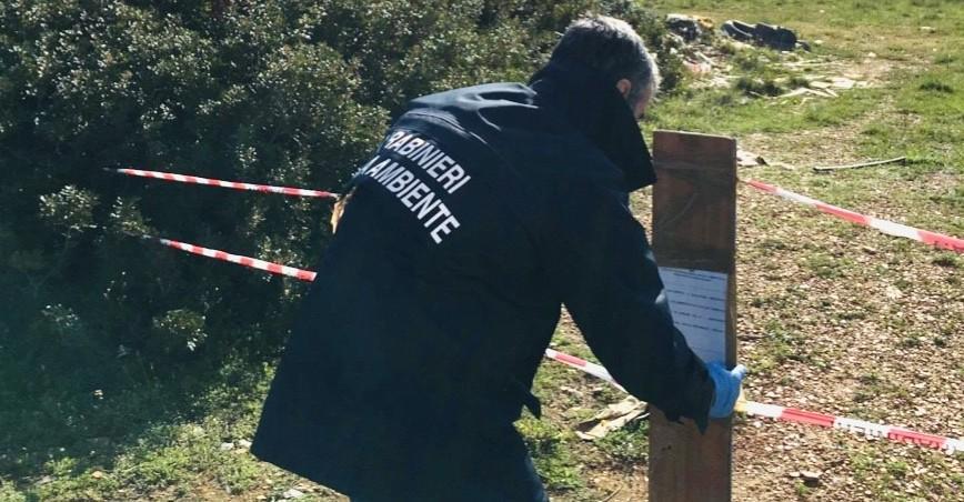 Discarica abusiva nella vecchia cava 