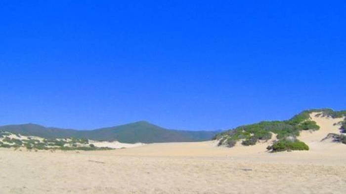 Due nuovi hotel sul mare nel sud Sardegna: Pd e M5S all'attacco