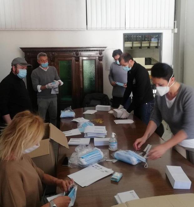 Via al porta a porta per distribuire 136mila protezioni 