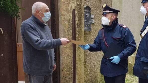 Massa-Carrara, la pensione a domicilio: i carabinieri a casa degli anziani