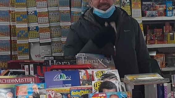 Da Maurizio insieme al giornale l’autocertificazione