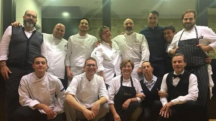 L’associazione ristoratori al lavoro tra i fornelli rifocilla venti volontari