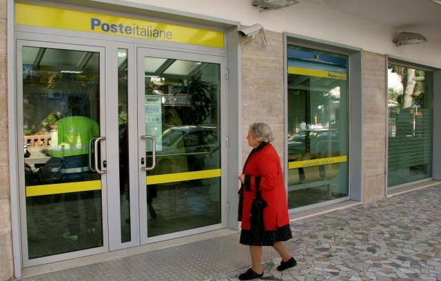 «Chiusi gli uffici postali minori così si affolla la sede di Rosignano» 