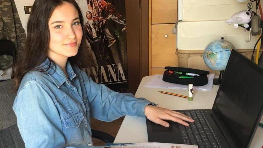 Gaia: «Questa scuola a distanza è molto difficile e stressante»