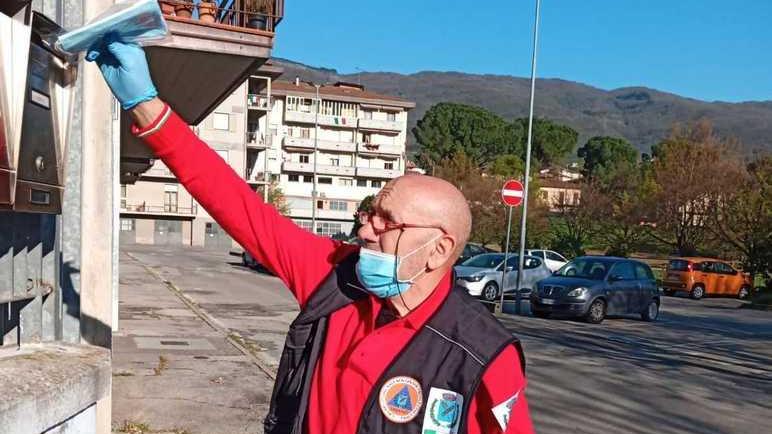 Cominciata nei comuni la consegna porta a porta di migliaia di mascherine
