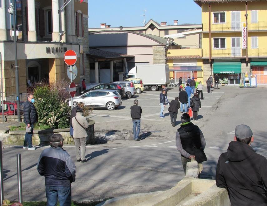 Serramazzoni. Quel serpentone lungo sessanta metri per fare la spesa 
