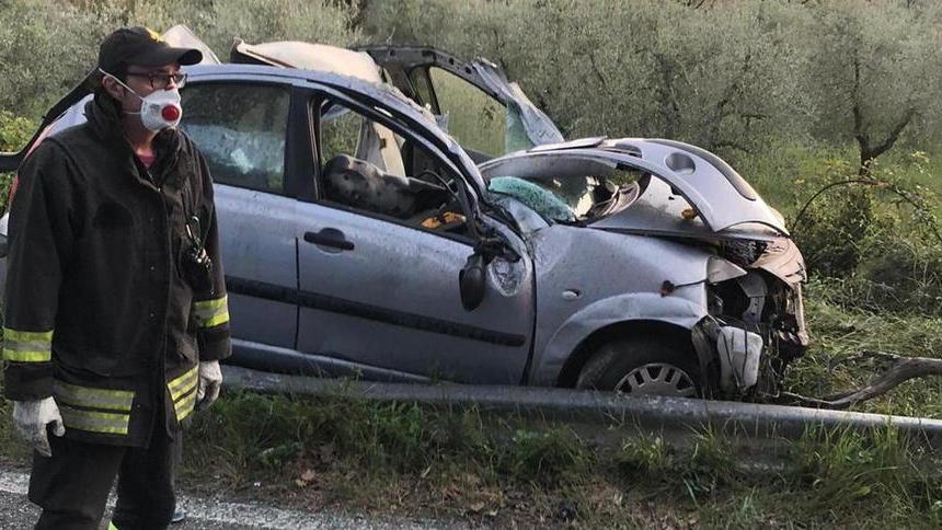 L'auto del 33enne distrutta nell'incidente