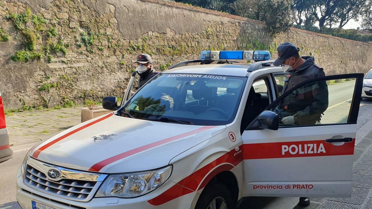 Una pattuglia della polizia provinciale di Prato