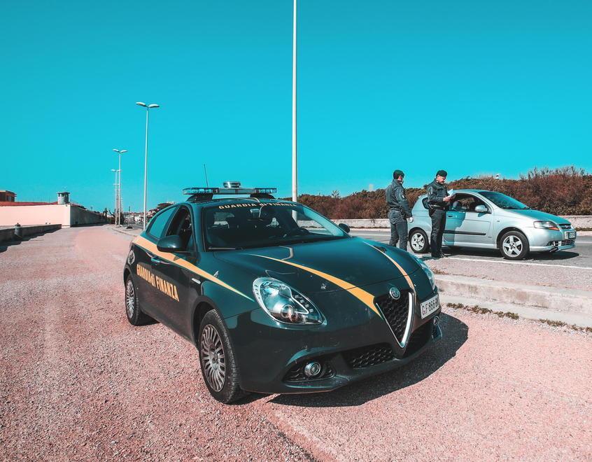 Raccoglievano arselle al Cinquale. Multati dalla Guardia di Finanza 
